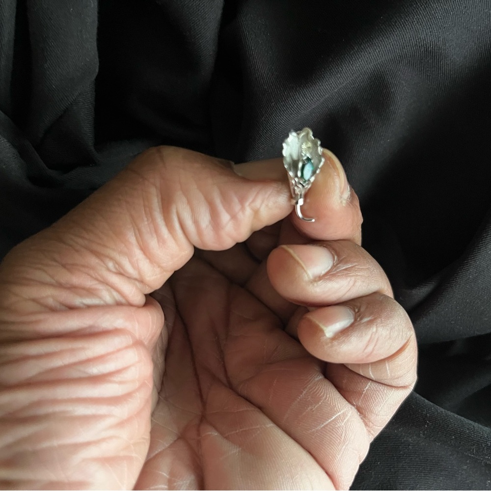 Vintage Emerald & Diamond Women’s screw back earring.